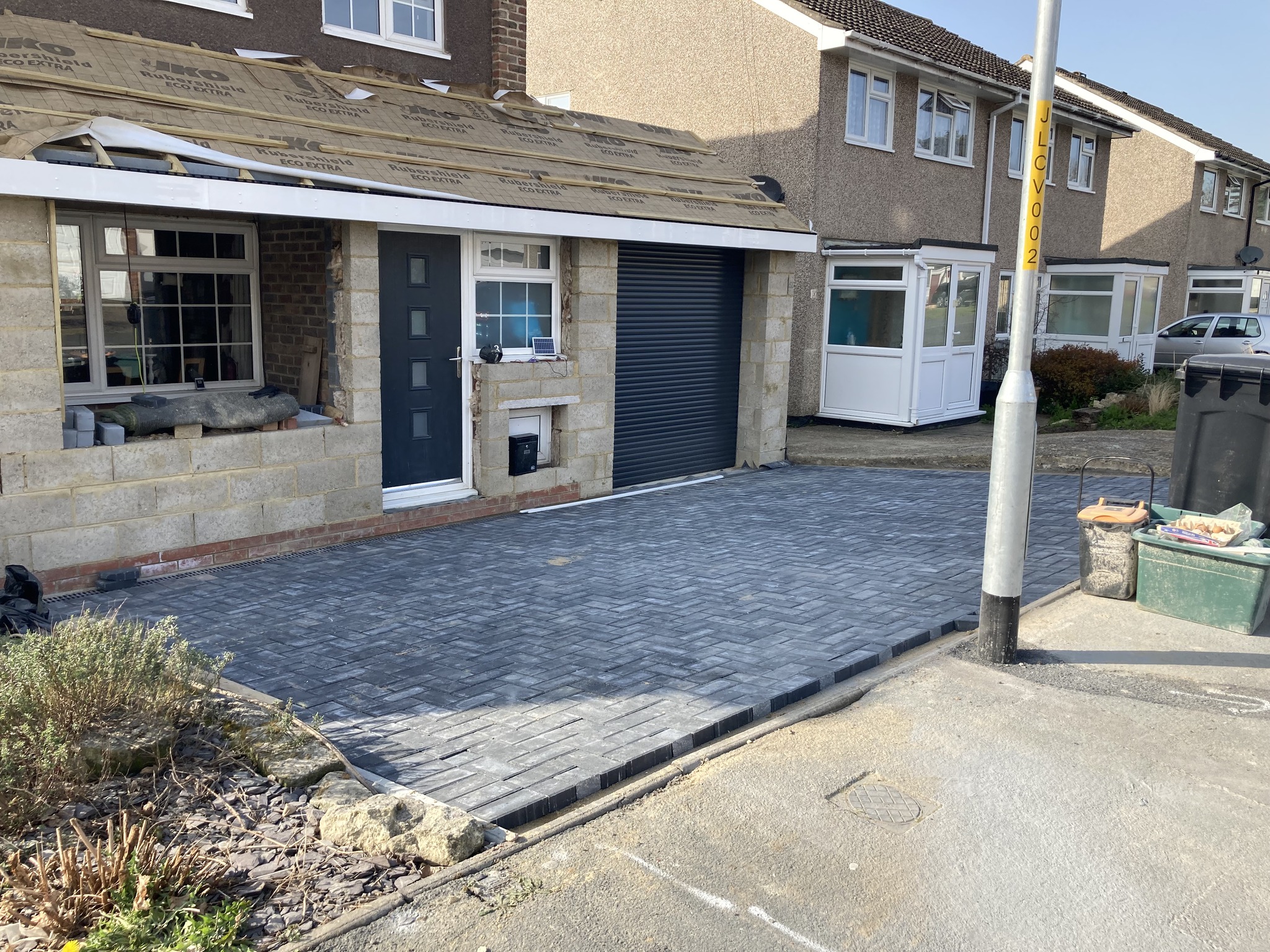 Plasterers & builders covering Tonbridge, Tunbridge Wells, Sevenoaks, Maidstone, Kent. Building Services. Plastering. Experienced plasterers & builders covering Tonbridge, Tunbridge Wells, Sevenoaks, Maidstone, Kent & London. General plastering work, building services, extensions, offices, walls, garden building, Venetian Finish Plasterers. Tadelakt Plaster. K Rend & Thin Coat Render Plastering & Micro Cement Flooring.